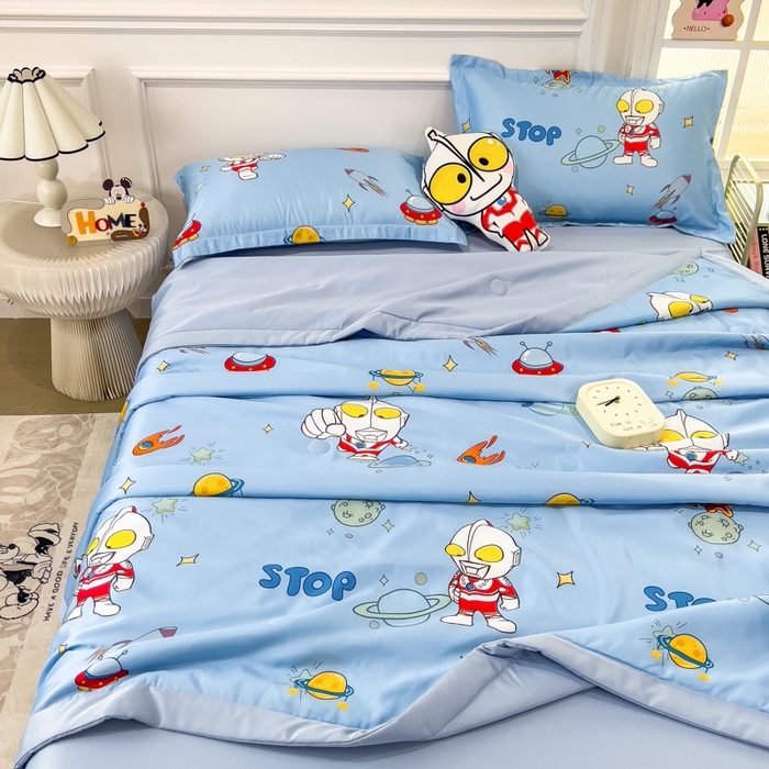 91家纺网 家纺一手货源 找家纺 云恋家纺 2026新款正版授权卡通冰丝夏凉被夏被空调被四件套 夏被-奥特曼降临