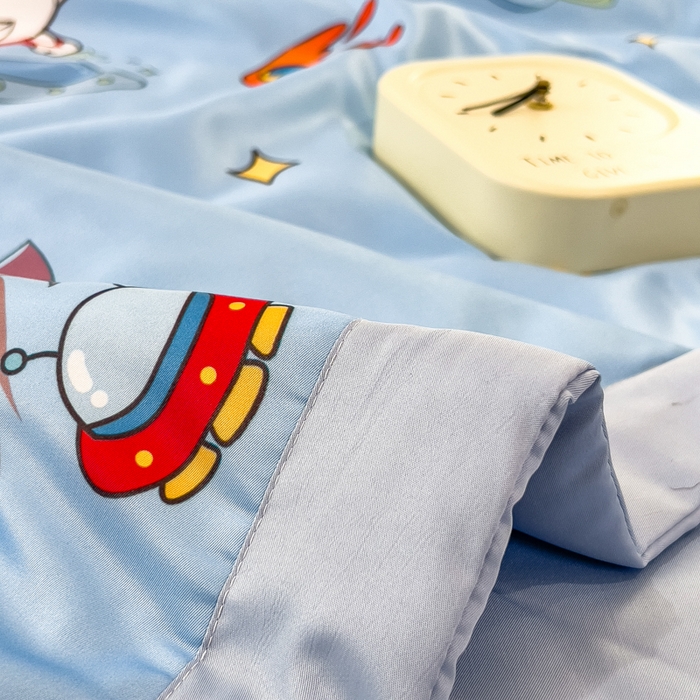 91家纺网 家纺一手货源 找家纺 云恋家纺 2026新款正版授权卡通冰丝夏凉被夏被空调被四件套 夏被-奥特曼降临