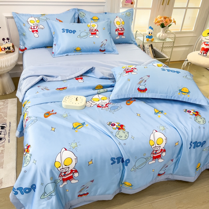91家纺网 家纺一手货源 找家纺 云恋家纺 2026新款正版授权卡通冰丝夏凉被夏被空调被四件套 夏被-奥特曼降临
