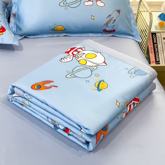 91家纺网 家纺一手货源 找家纺 云恋家纺 2026新款正版授权卡通冰丝夏凉被夏被空调被四件套 夏被-奥特曼降临