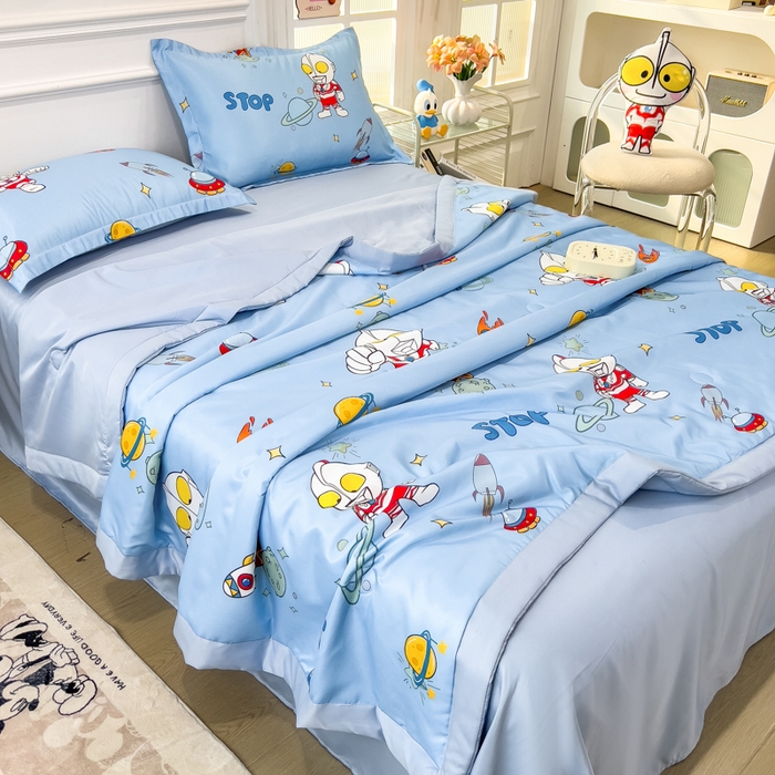 91家纺网 家纺一手货源 找家纺 云恋家纺 2026新款正版授权卡通冰丝夏凉被夏被空调被四件套 夏被-奥特曼降临