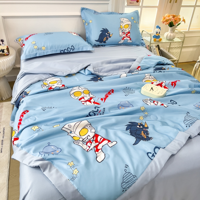 91家纺网 家纺一手货源 找家纺 云恋家纺 2026新款正版授权卡通冰丝夏凉被夏被空调被四件套 夏被-奥特曼打怪兽