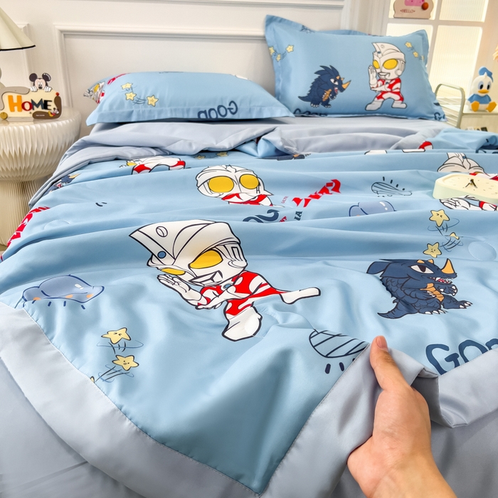 91家纺网 家纺一手货源 找家纺 云恋家纺 2026新款正版授权卡通冰丝夏凉被夏被空调被四件套 夏被-奥特曼打怪兽