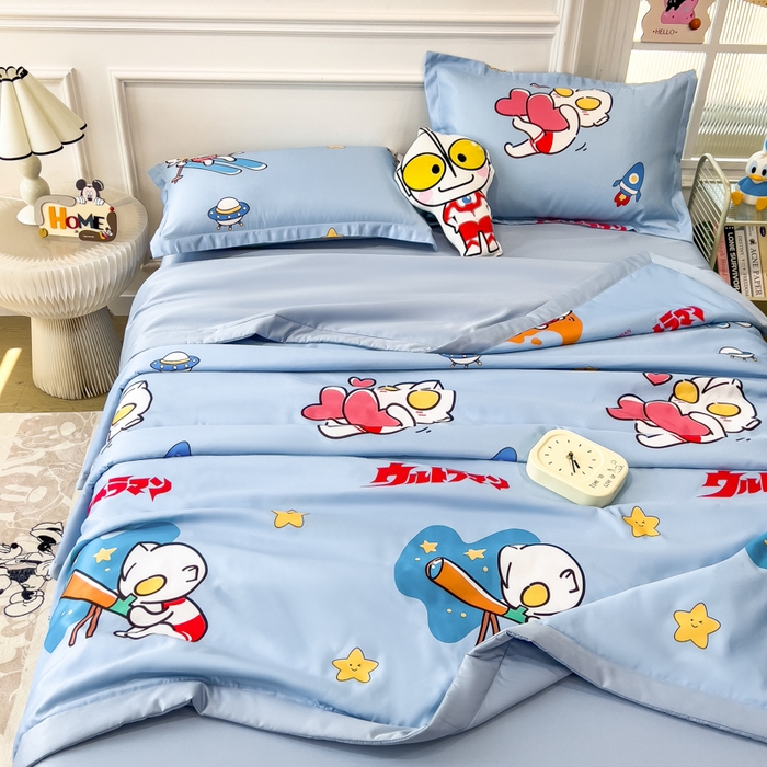 91家纺网 家纺一手货源 找家纺 云恋家纺 2026新款正版授权卡通冰丝夏凉被夏被空调被四件套 夏被-奥特曼科学家