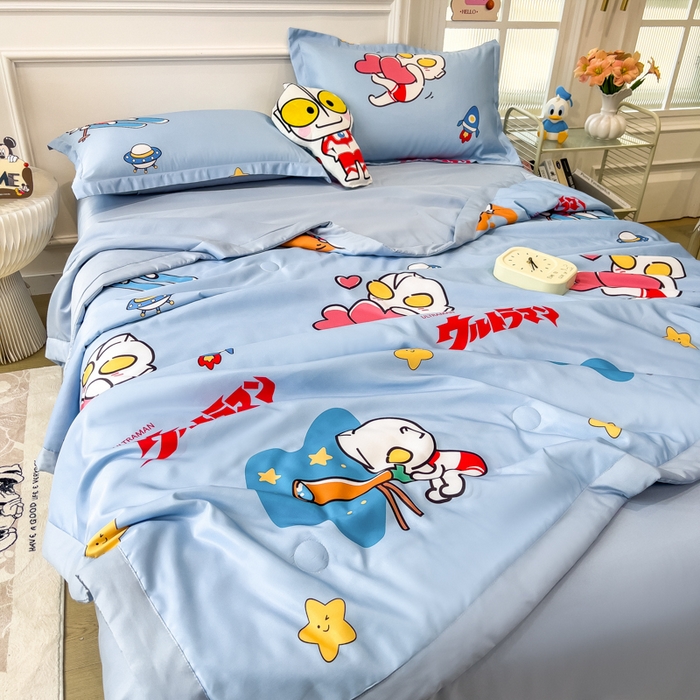 91家纺网 家纺一手货源 找家纺 云恋家纺 2026新款正版授权卡通冰丝夏凉被夏被空调被四件套 夏被-奥特曼科学家