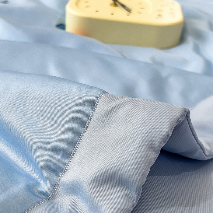 91家纺网 家纺一手货源 找家纺 云恋家纺 2026新款正版授权卡通冰丝夏凉被夏被空调被四件套 夏被-奥特曼科学家