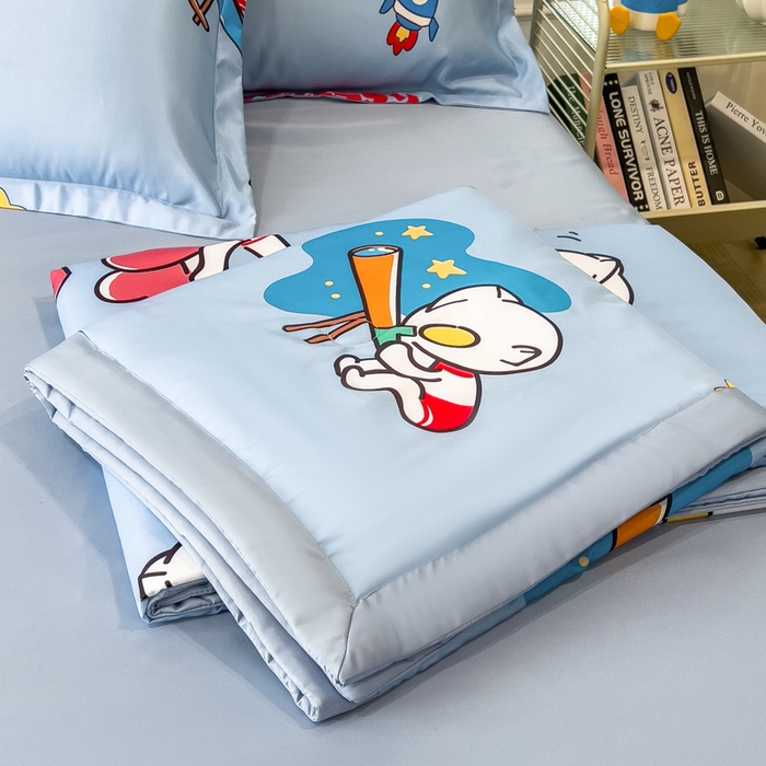 91家纺网 家纺一手货源 找家纺 云恋家纺 2026新款正版授权卡通冰丝夏凉被夏被空调被四件套 夏被-奥特曼科学家