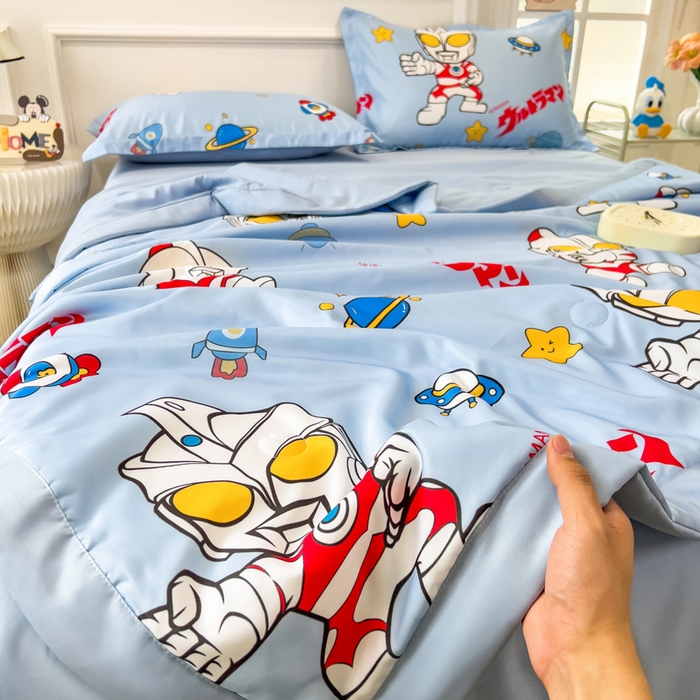 91家纺网 家纺一手货源 找家纺 云恋家纺 2026新款正版授权卡通冰丝夏凉被夏被空调被四件套 夏被-功夫奥特曼