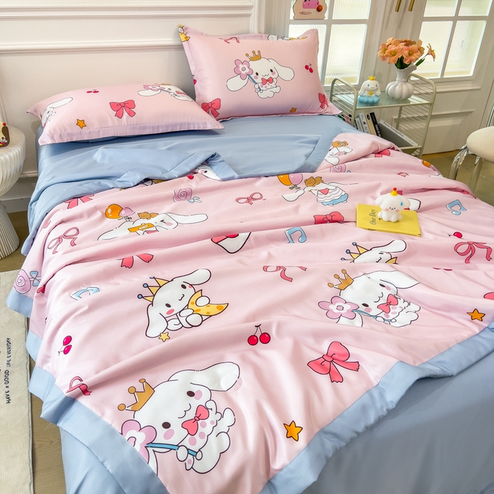 91家纺网 家纺一手货源 找家纺 云恋家纺 2026新款正版授权卡通冰丝夏凉被夏被空调被四件套 夏被-蝴蝶结大耳狗