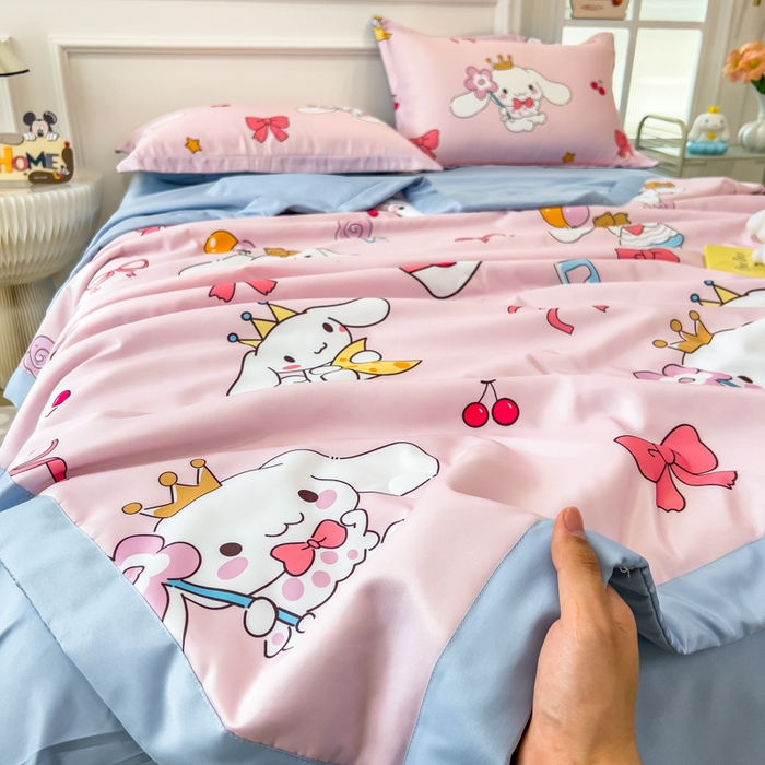 91家纺网 家纺一手货源 找家纺 云恋家纺 2026新款正版授权卡通冰丝夏凉被夏被空调被四件套 夏被-蝴蝶结大耳狗