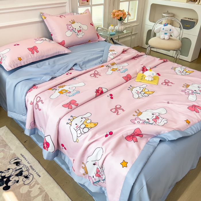 91家纺网 家纺一手货源 找家纺 云恋家纺 2026新款正版授权卡通冰丝夏凉被夏被空调被四件套 夏被-蝴蝶结大耳狗