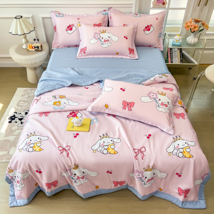 91家纺网 家纺一手货源 找家纺 云恋家纺 2026新款正版授权卡通冰丝夏凉被夏被空调被四件套 夏被-蝴蝶结大耳狗