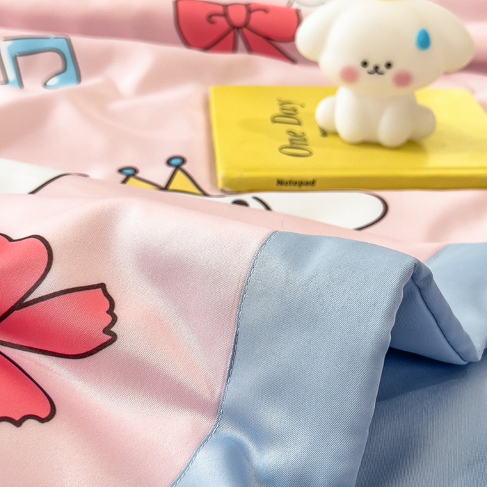 91家纺网 家纺一手货源 找家纺 云恋家纺 2026新款正版授权卡通冰丝夏凉被夏被空调被四件套 夏被-蝴蝶结大耳狗