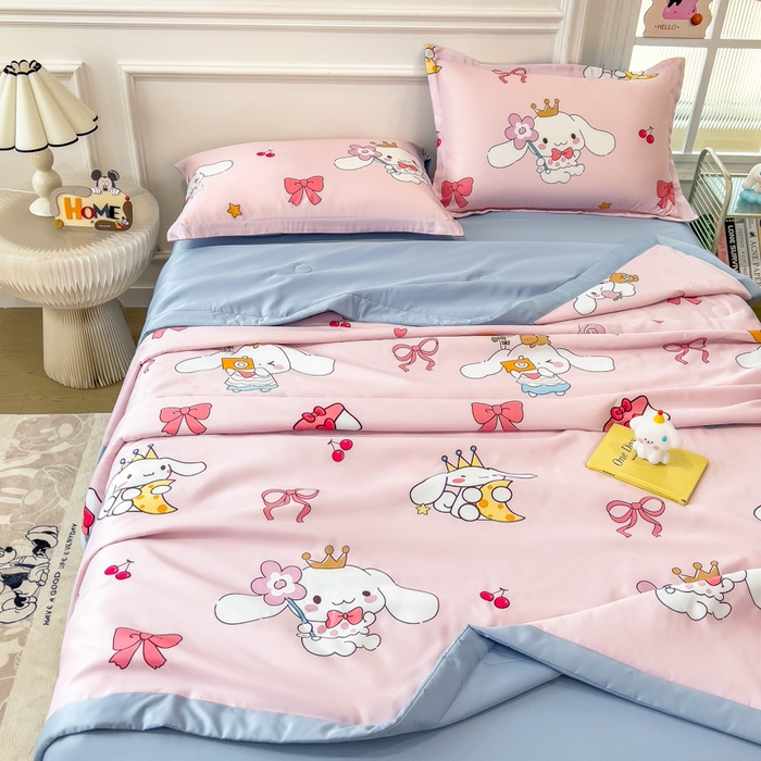 91家纺网 家纺一手货源 找家纺 云恋家纺 2026新款正版授权卡通冰丝夏凉被夏被空调被四件套 夏被-蝴蝶结大耳狗