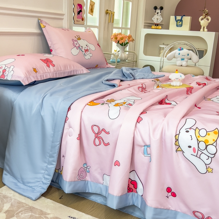 91家纺网 家纺一手货源 找家纺 云恋家纺 2026新款正版授权卡通冰丝夏凉被夏被空调被四件套 夏被-蝴蝶结大耳狗