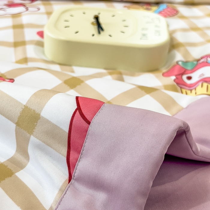 91家纺网 家纺一手货源 找家纺 云恋家纺 2026新款正版授权卡通冰丝夏凉被夏被空调被四件套 夏被-格格美乐蒂