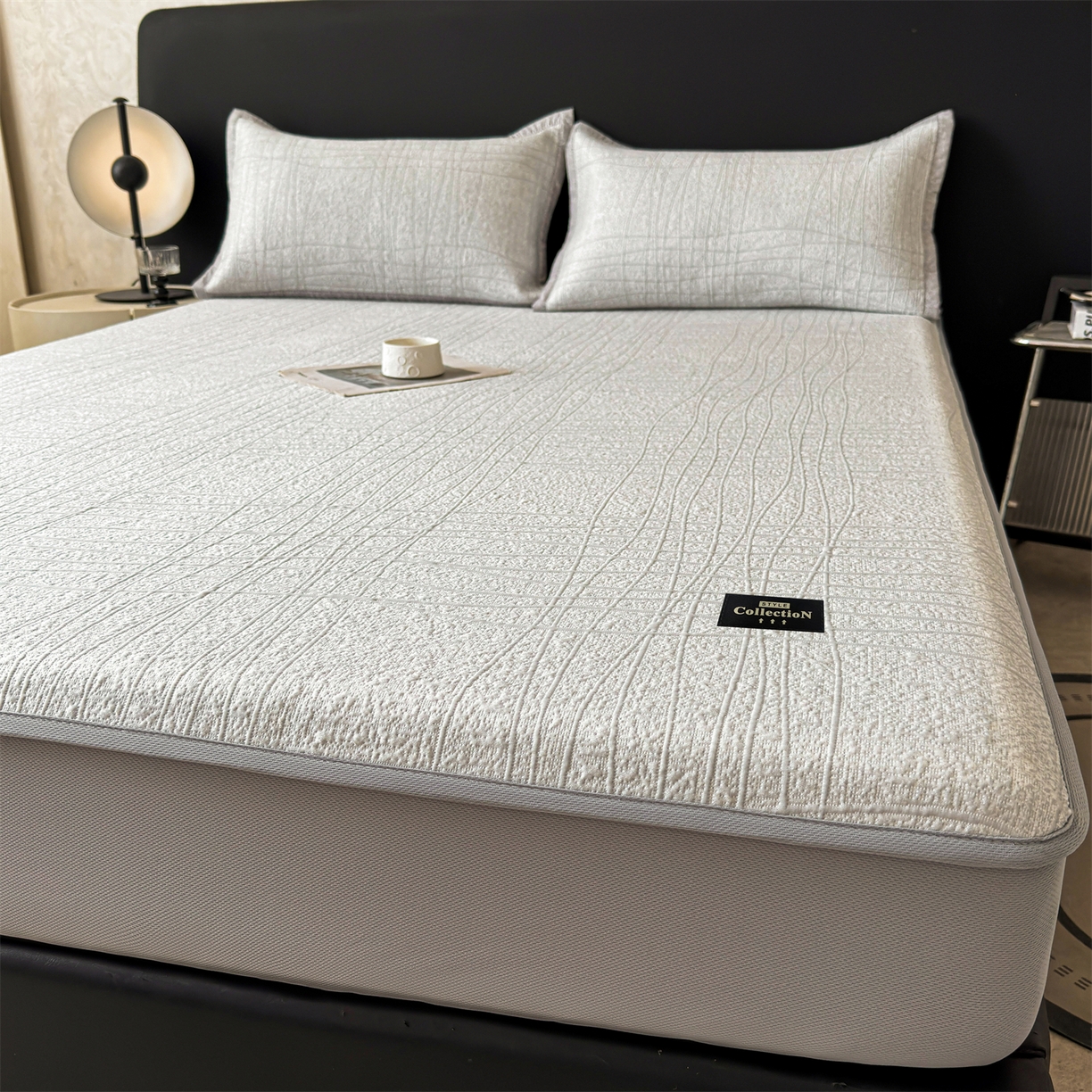 91家纺网 家纺一手货源 找家纺 耐思家纺 2026新款复合三明治PE乙纶提花冰豆豆凉席罗马曲线系列（提供买家秀） 罗马曲线-灰床笠款