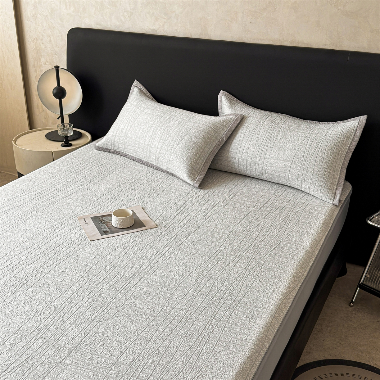 91家纺网 家纺一手货源 找家纺 耐思家纺 2026新款复合三明治PE乙纶提花冰豆豆凉席罗马曲线系列（提供买家秀） 罗马曲线-灰床笠款