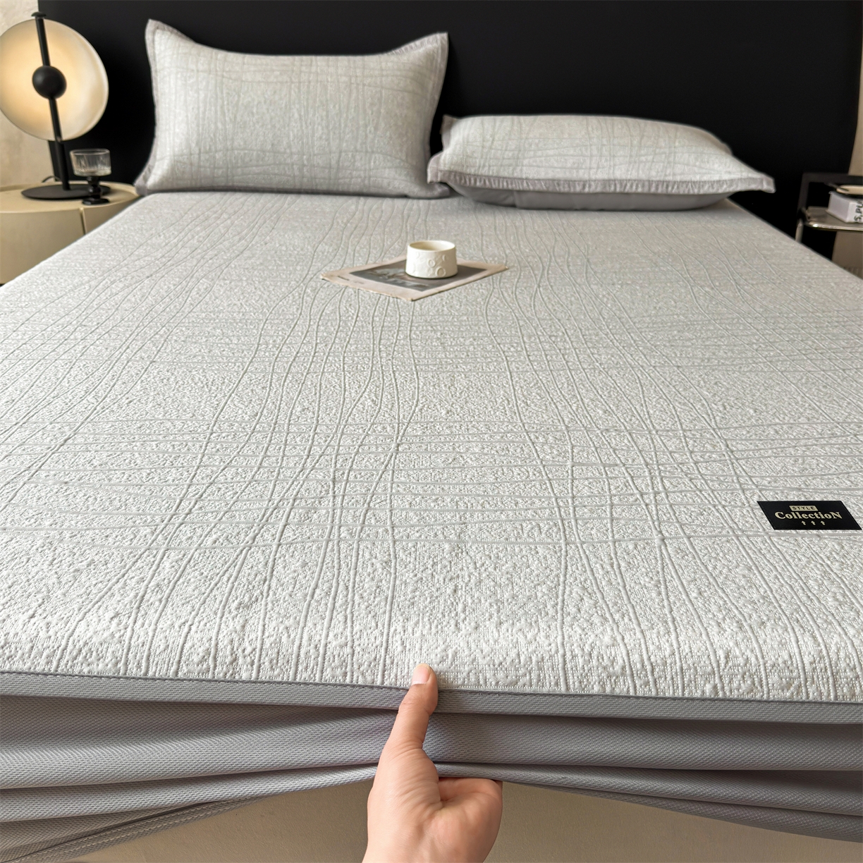 91家纺网 家纺一手货源 找家纺 耐思家纺 2026新款复合三明治PE乙纶提花冰豆豆凉席罗马曲线系列（提供买家秀） 罗马曲线-灰床笠款