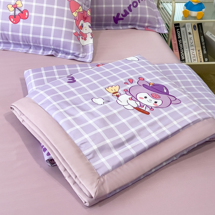 91家纺网 家纺一手货源 找家纺 云恋家纺 2026新款正版授权卡通冰丝夏凉被夏被空调被四件套 夏被-格格库洛米