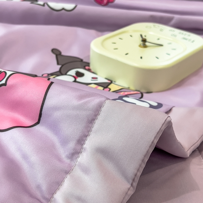 91家纺网 家纺一手货源 找家纺 云恋家纺 2026新款正版授权卡通冰丝夏凉被夏被空调被四件套 夏被-心心库洛米