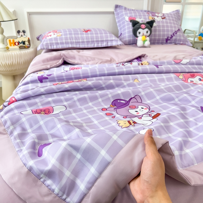 91家纺网 家纺一手货源 找家纺 云恋家纺 2026新款正版授权卡通冰丝夏凉被夏被空调被四件套 夏被-格格库洛米