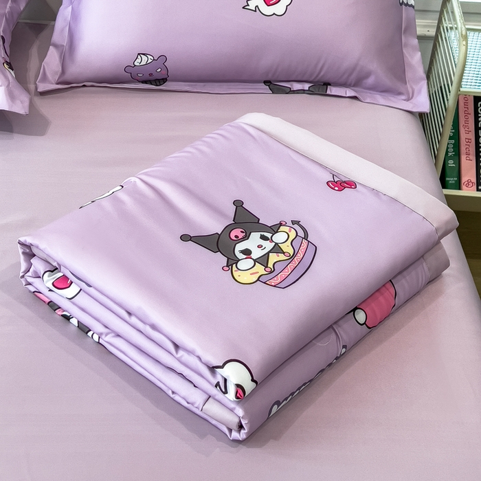 91家纺网 家纺一手货源 找家纺 云恋家纺 2026新款正版授权卡通冰丝夏凉被夏被空调被四件套 夏被-心心库洛米