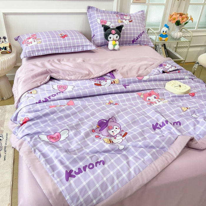 91家纺网 家纺一手货源 找家纺 云恋家纺 2026新款正版授权卡通冰丝夏凉被夏被空调被四件套 夏被-格格库洛米