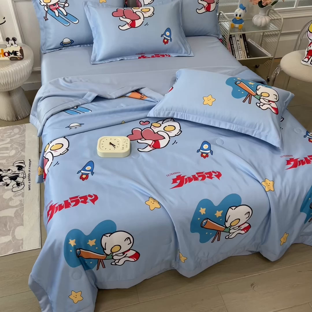 91家纺网 家纺一手货源 找家纺 云恋家纺 2026新款正版授权卡通冰丝夏凉被夏被空调被四件套 夏被-奥特曼科学家