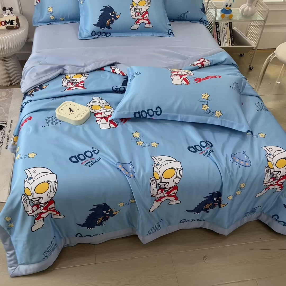 91家纺网 家纺一手货源 找家纺 云恋家纺 2026新款正版授权卡通冰丝夏凉被夏被空调被四件套 夏被-奥特曼打怪兽
