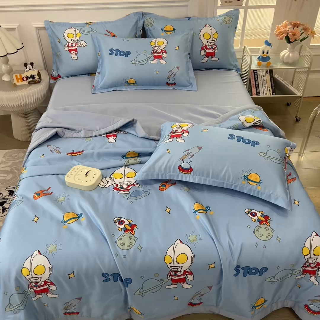 91家纺网 家纺一手货源 找家纺 云恋家纺 2026新款正版授权卡通冰丝夏凉被夏被空调被四件套 夏被-奥特曼降临