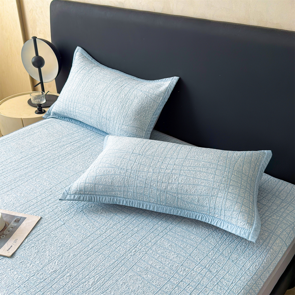 91家纺网 家纺一手货源 找家纺 耐思家纺 2026新款复合三明治PE乙纶提花冰豆豆凉席罗马曲线系列（提供买家秀） 罗马曲线-蓝床笠款