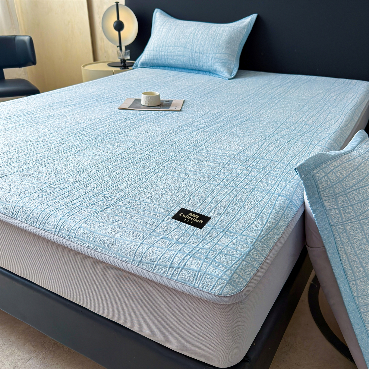 91家纺网 家纺一手货源 找家纺 耐思家纺 2026新款复合三明治PE乙纶提花冰豆豆凉席罗马曲线系列（提供买家秀） 罗马曲线-蓝床笠款