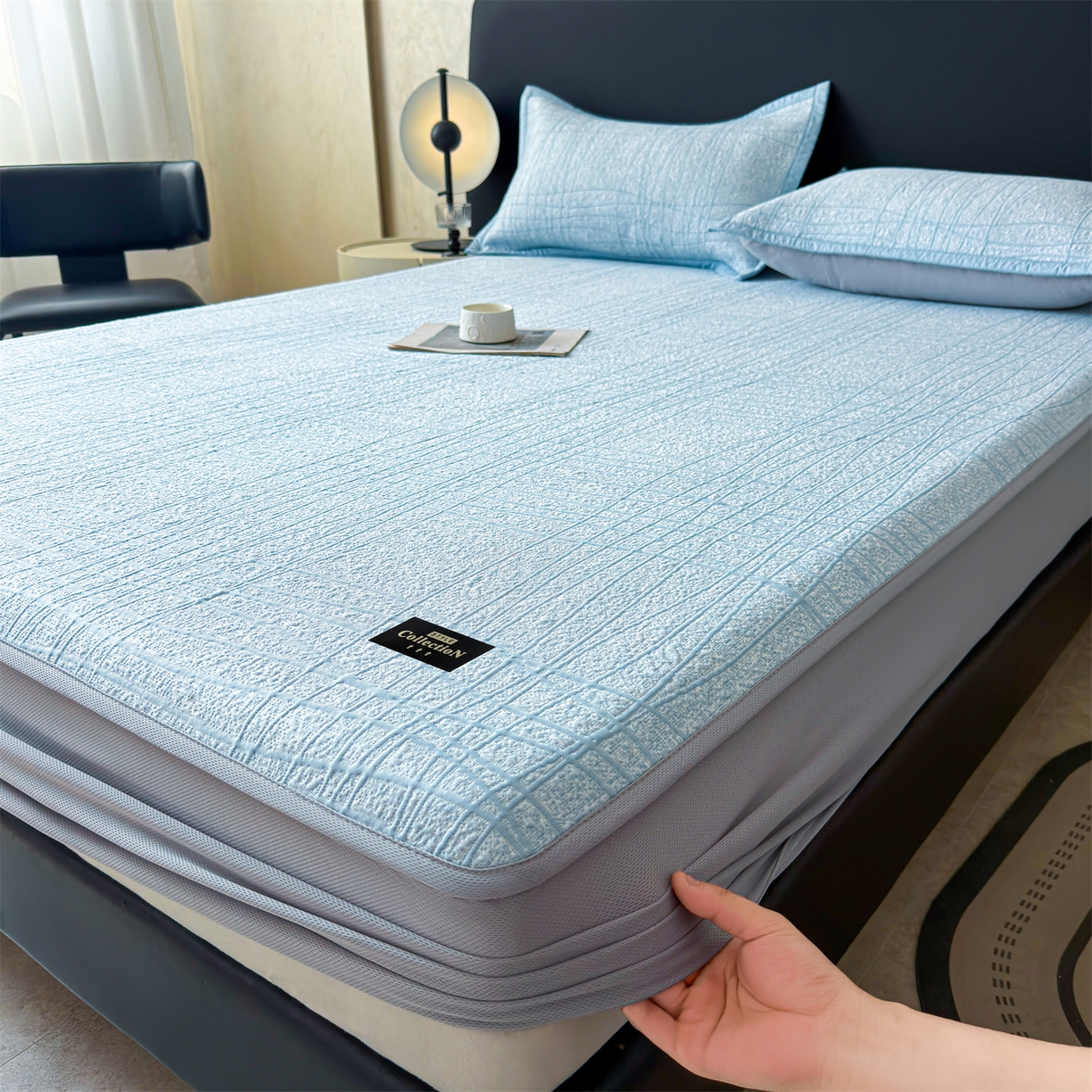 91家纺网 家纺一手货源 找家纺 耐思家纺 2026新款复合三明治PE乙纶提花冰豆豆凉席罗马曲线系列（提供买家秀） 罗马曲线-蓝床笠款