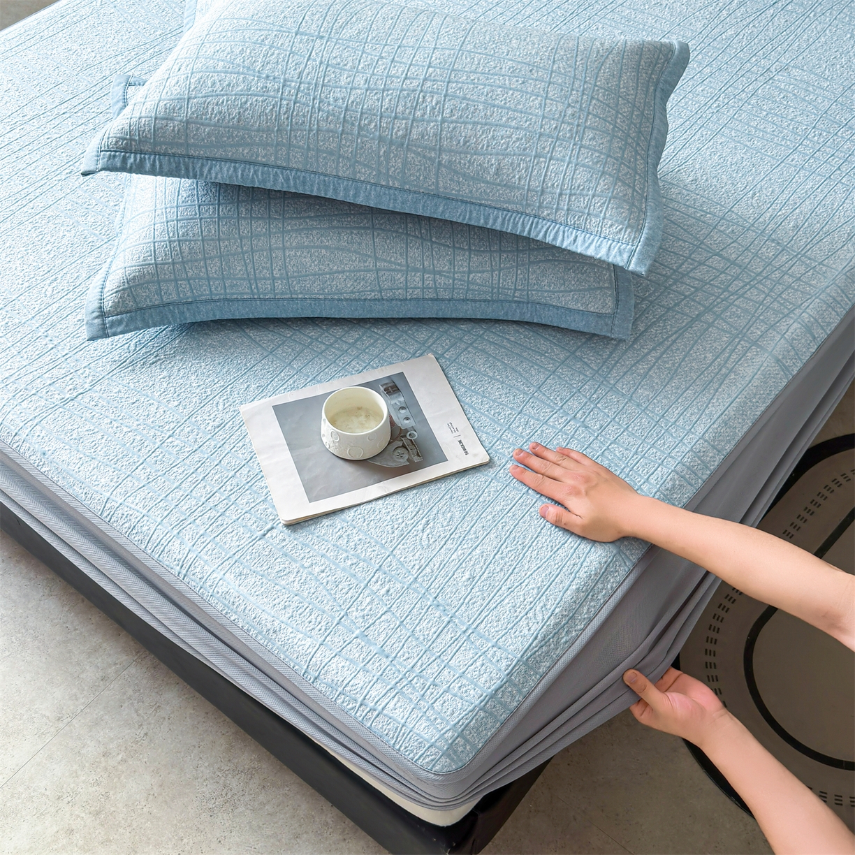 91家纺网 家纺一手货源 找家纺 耐思家纺 2026新款复合三明治PE乙纶提花冰豆豆凉席罗马曲线系列（提供买家秀） 罗马曲线-蓝床笠款