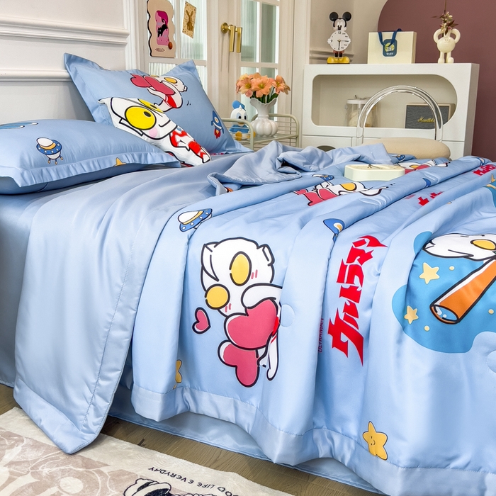 91家纺网 家纺一手货源 找家纺 云恋家纺 2026新款正版授权卡通冰丝夏凉被夏被空调被四件套 夏被-奥特曼科学家