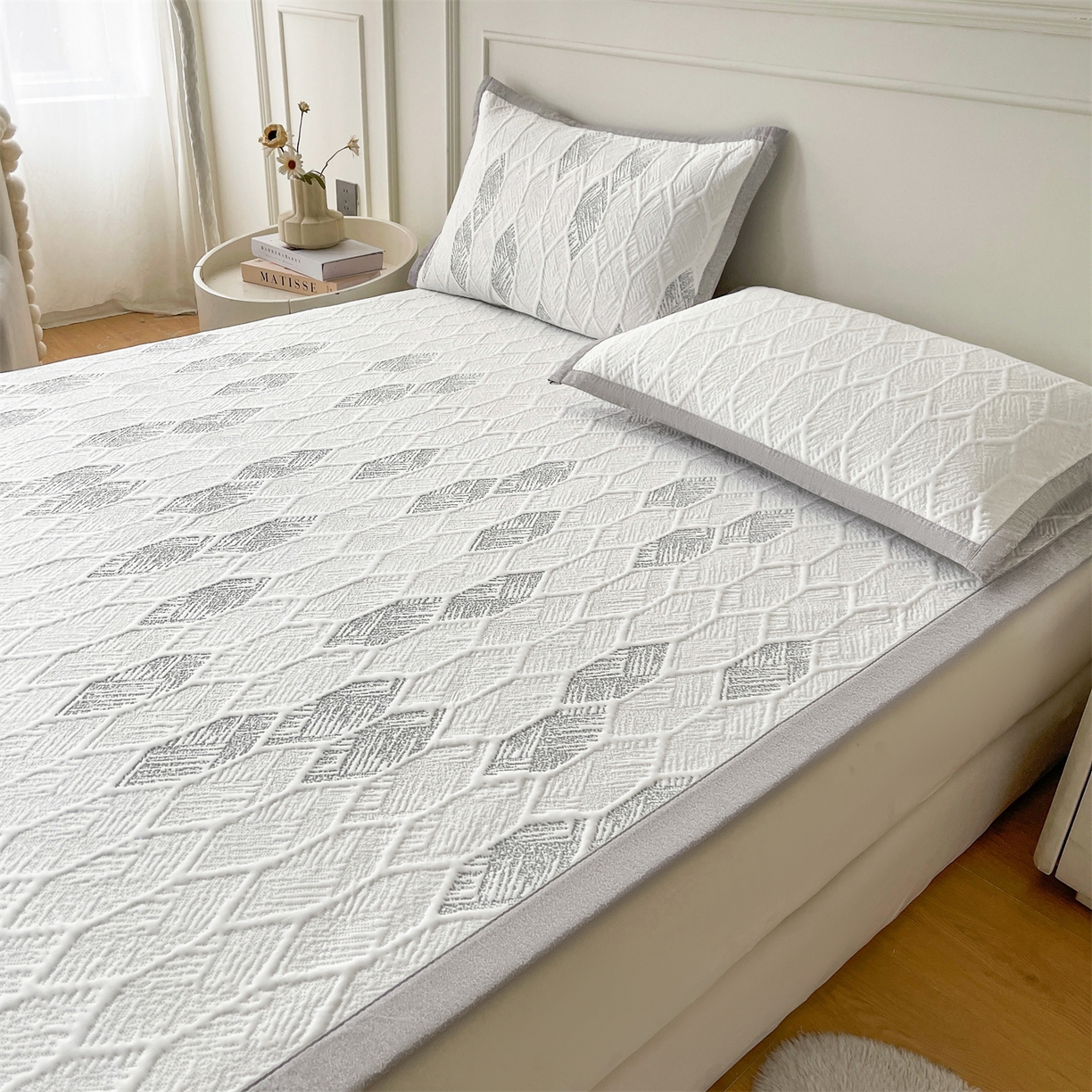 91家纺网 家纺一手货源 找家纺 耐思家纺 2026新款高端三明治硅胶复合PE乙纶提花冰豆豆凉席空调席韩版NIS系列（提供买家秀）床席款 韩INS-蜂巢