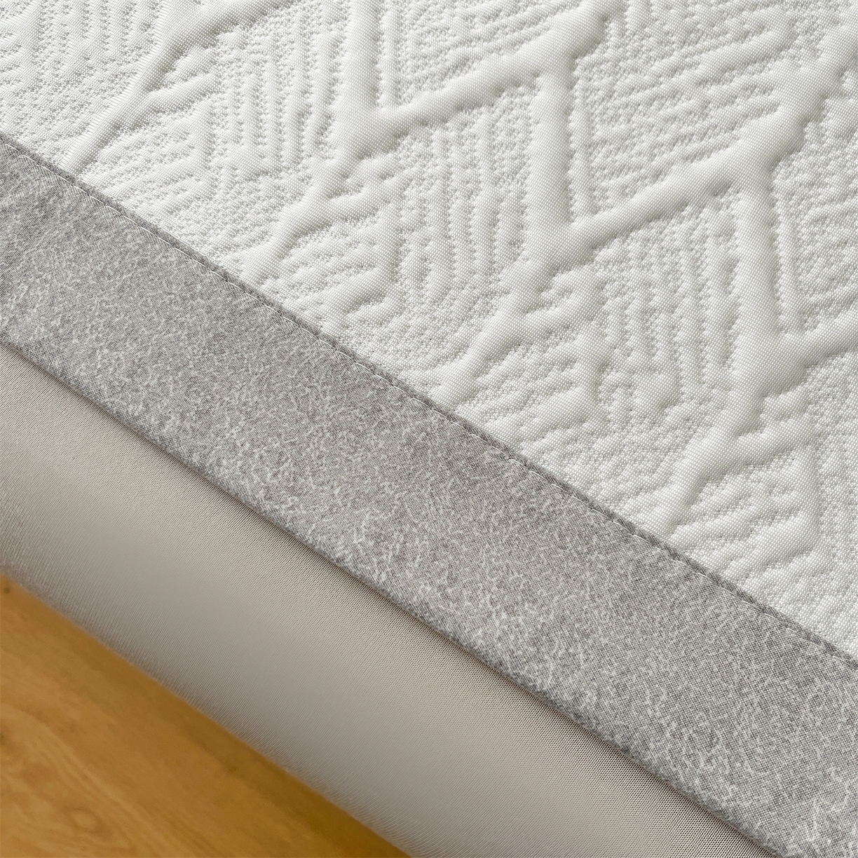 91家纺网 家纺一手货源 找家纺 耐思家纺 2026新款高端三明治硅胶复合PE乙纶提花冰豆豆凉席空调席韩版NIS系列（提供买家秀）床席款 韩INS-蜂巢