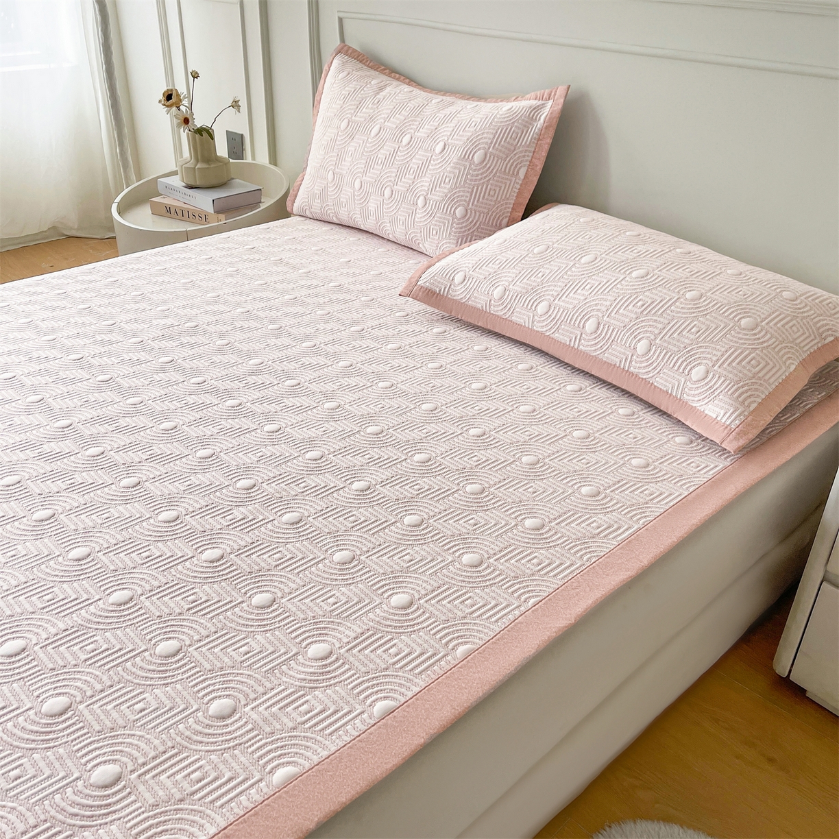 91家纺网 家纺一手货源 找家纺 耐思家纺 2026新款高端三明治硅胶复合PE乙纶提花冰豆豆凉席空调席韩版NIS系列（提供买家秀）床席款 韩INS-方圆粉