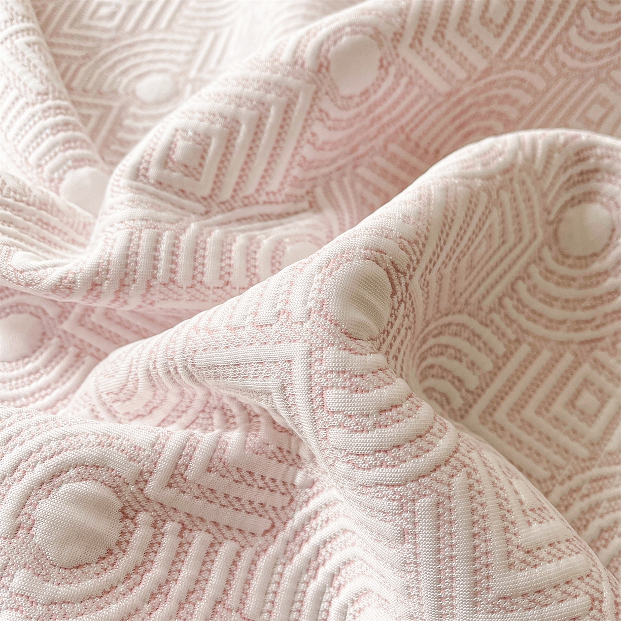 91家纺网 家纺一手货源 找家纺 耐思家纺 2026新款高端三明治硅胶复合PE乙纶提花冰豆豆凉席空调席韩版NIS系列（提供买家秀）床席款 韩INS-方圆粉