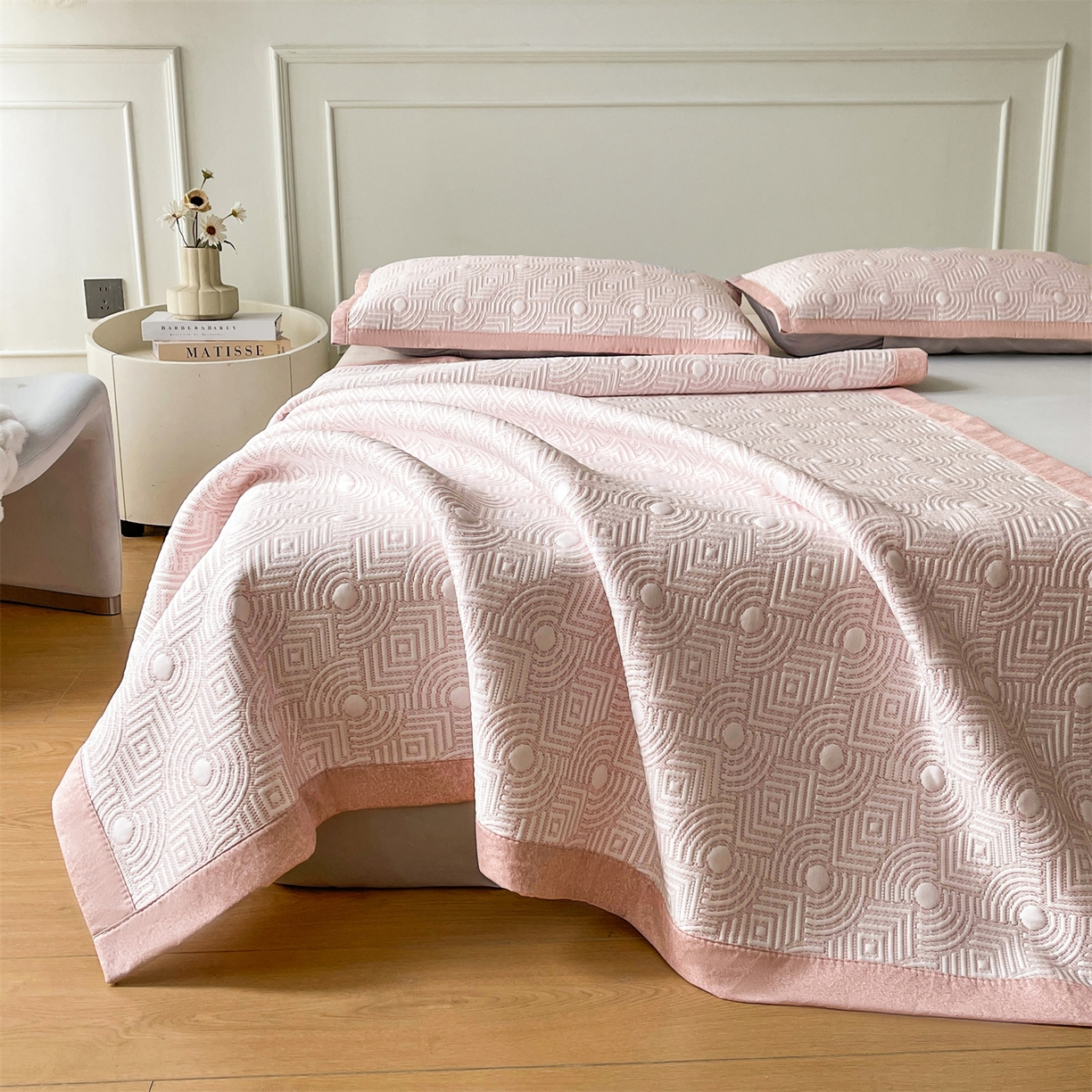 91家纺网 家纺一手货源 找家纺 耐思家纺 2026新款高端三明治硅胶复合PE乙纶提花冰豆豆凉席空调席韩版NIS系列（提供买家秀）床席款 韩INS-方圆粉