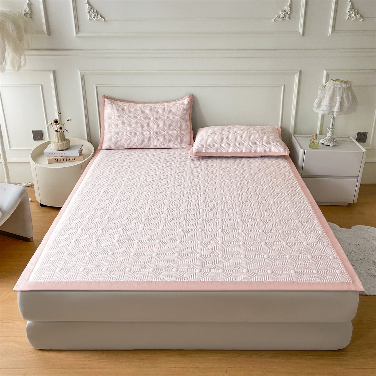 91家纺网 家纺一手货源 找家纺 耐思家纺 2026新款高端三明治硅胶复合PE乙纶提花冰豆豆凉席空调席韩版NIS系列（提供买家秀）床席款 韩INS-方圆粉