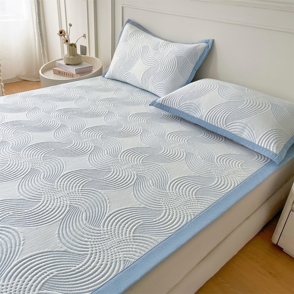 91家纺网 家纺一手货源 找家纺 耐思家纺 2026新款高端三明治硅胶复合PE乙纶提花冰豆豆凉席空调席韩版NIS系列（提供买家秀）床席款 韩INS-回川蓝