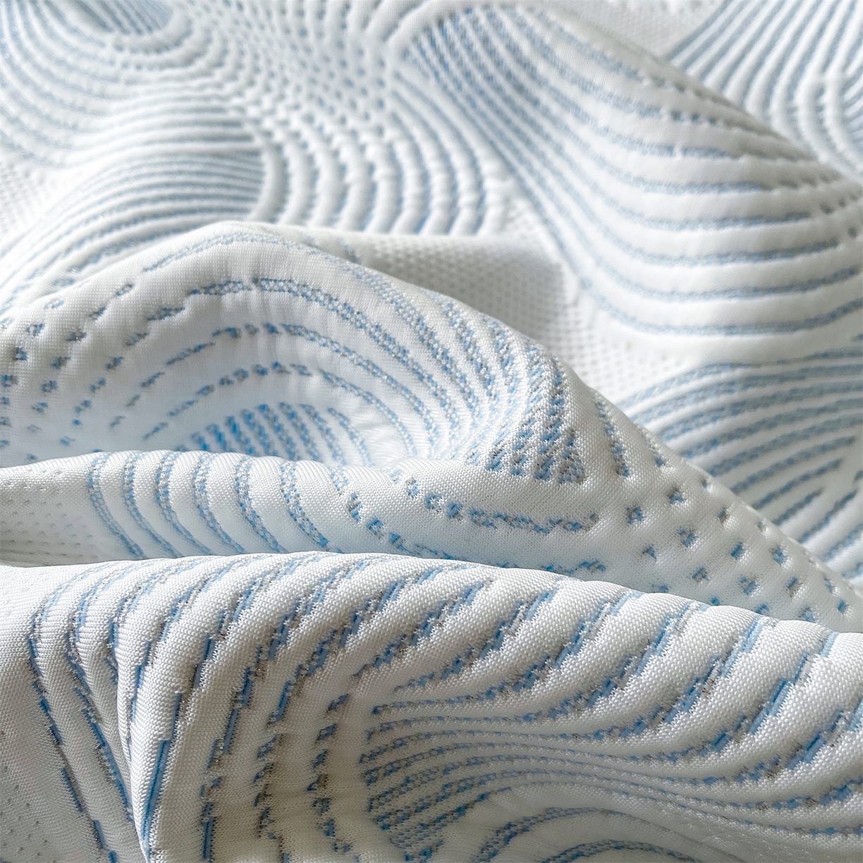 91家纺网 家纺一手货源 找家纺 耐思家纺 2026新款高端三明治硅胶复合PE乙纶提花冰豆豆凉席空调席韩版NIS系列（提供买家秀）床席款 韩INS-回川蓝