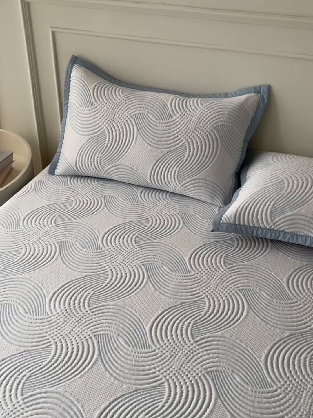 91家纺网 家纺一手货源 找家纺 耐思家纺 2026新款高端三明治硅胶复合PE乙纶提花冰豆豆凉席空调席韩版NIS系列（提供买家秀）床席款 韩INS-回川蓝