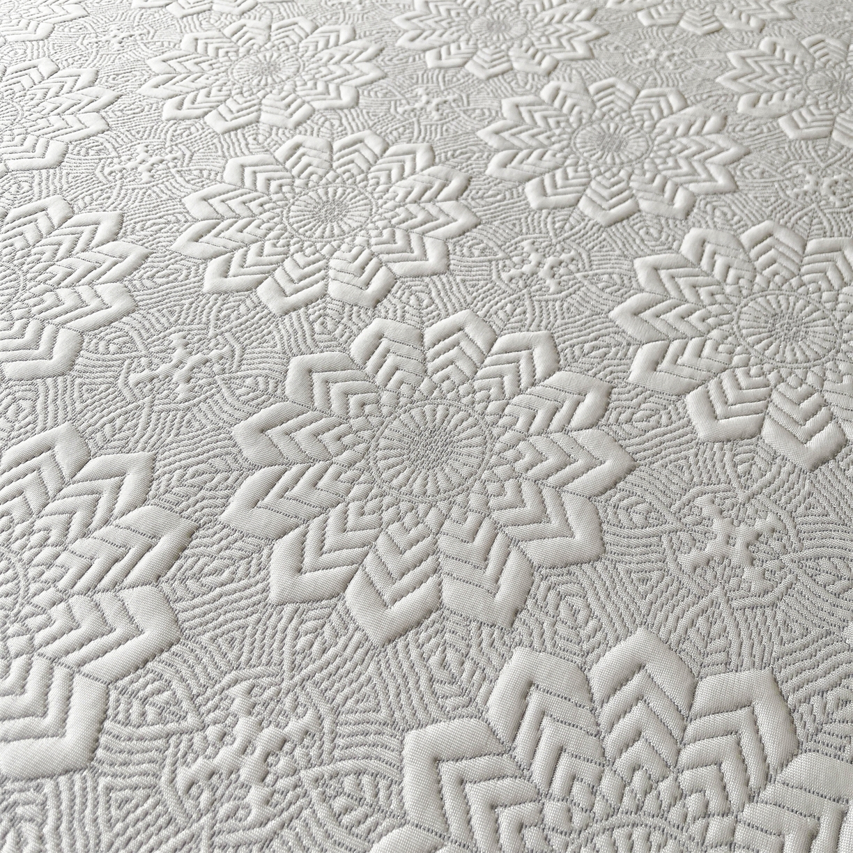 91家纺网 家纺一手货源 找家纺 耐思家纺 2026新款高端三明治硅胶复合PE乙纶提花冰豆豆凉席空调席韩版NIS系列（提供买家秀）床席款 韩INS-齐雪灰