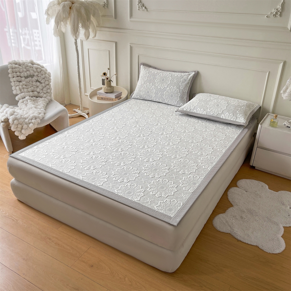 91家纺网 家纺一手货源 找家纺 耐思家纺 2026新款高端三明治硅胶复合PE乙纶提花冰豆豆凉席空调席韩版NIS系列（提供买家秀）床席款 韩INS-齐雪灰