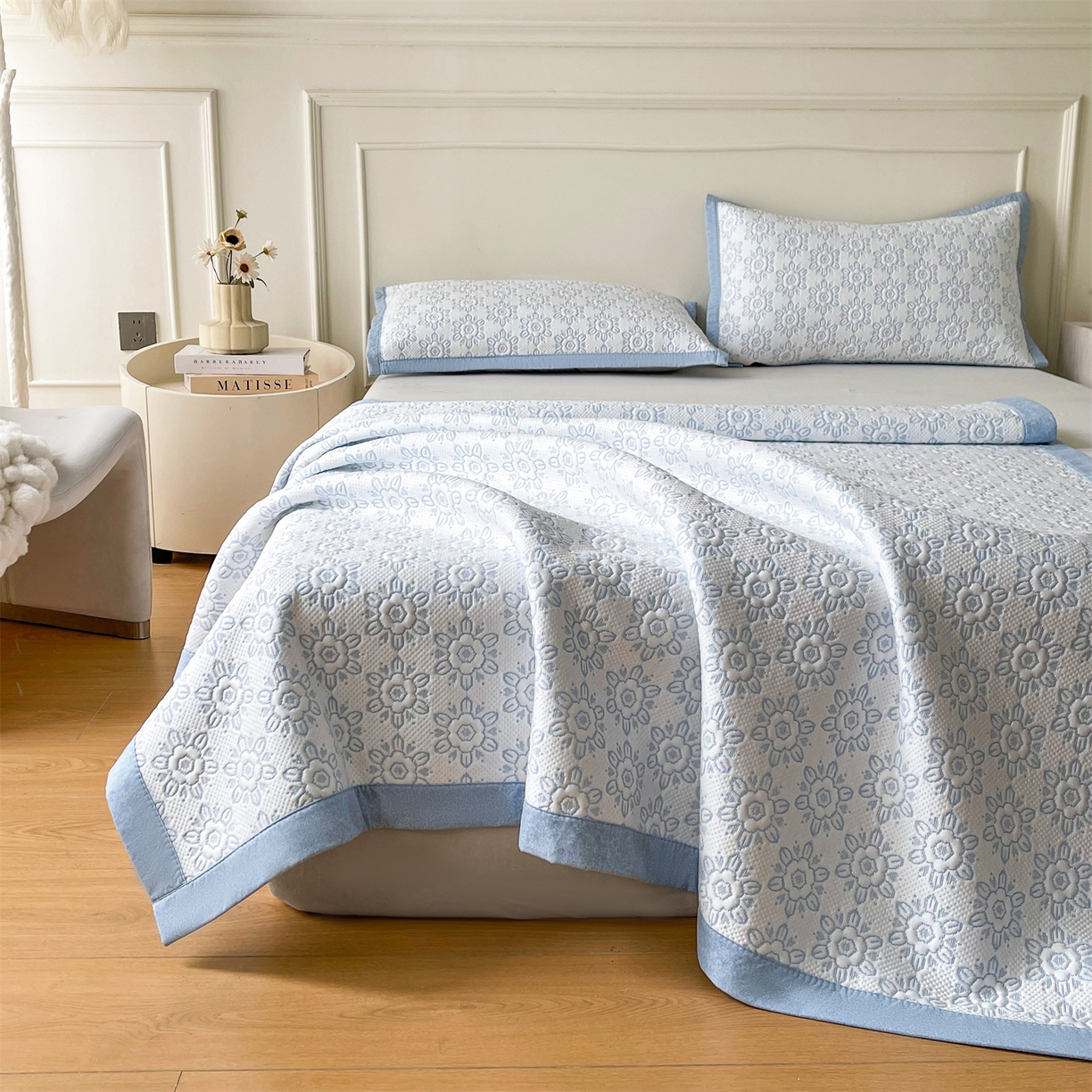 91家纺网 家纺一手货源 找家纺 耐思家纺 2026新款高端三明治硅胶复合PE乙纶提花冰豆豆凉席空调席韩版NIS系列（提供买家秀）床席款 韩INS-璇花蓝