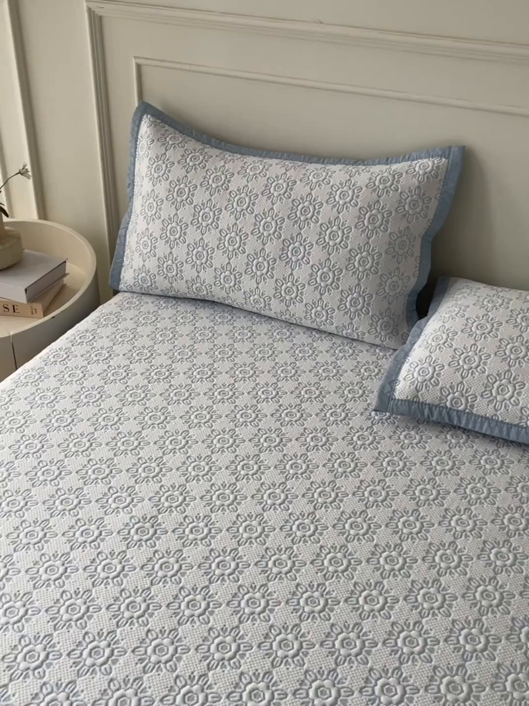 91家纺网 家纺一手货源 找家纺 耐思家纺 2026新款高端三明治硅胶复合PE乙纶提花冰豆豆凉席空调席韩版NIS系列（提供买家秀）床席款 韩INS-璇花蓝