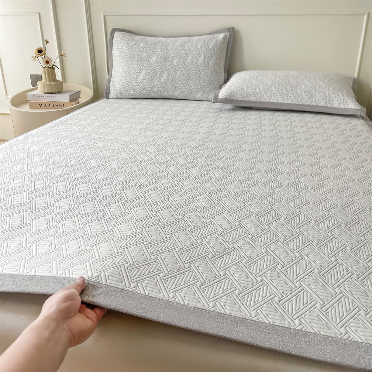 91家纺网 家纺一手货源 找家纺 耐思家纺 2026新款高端三明治硅胶复合PE乙纶提花冰豆豆凉席空调席韩版NIS系列（提供买家秀）床席款 韩INS-纵横灰